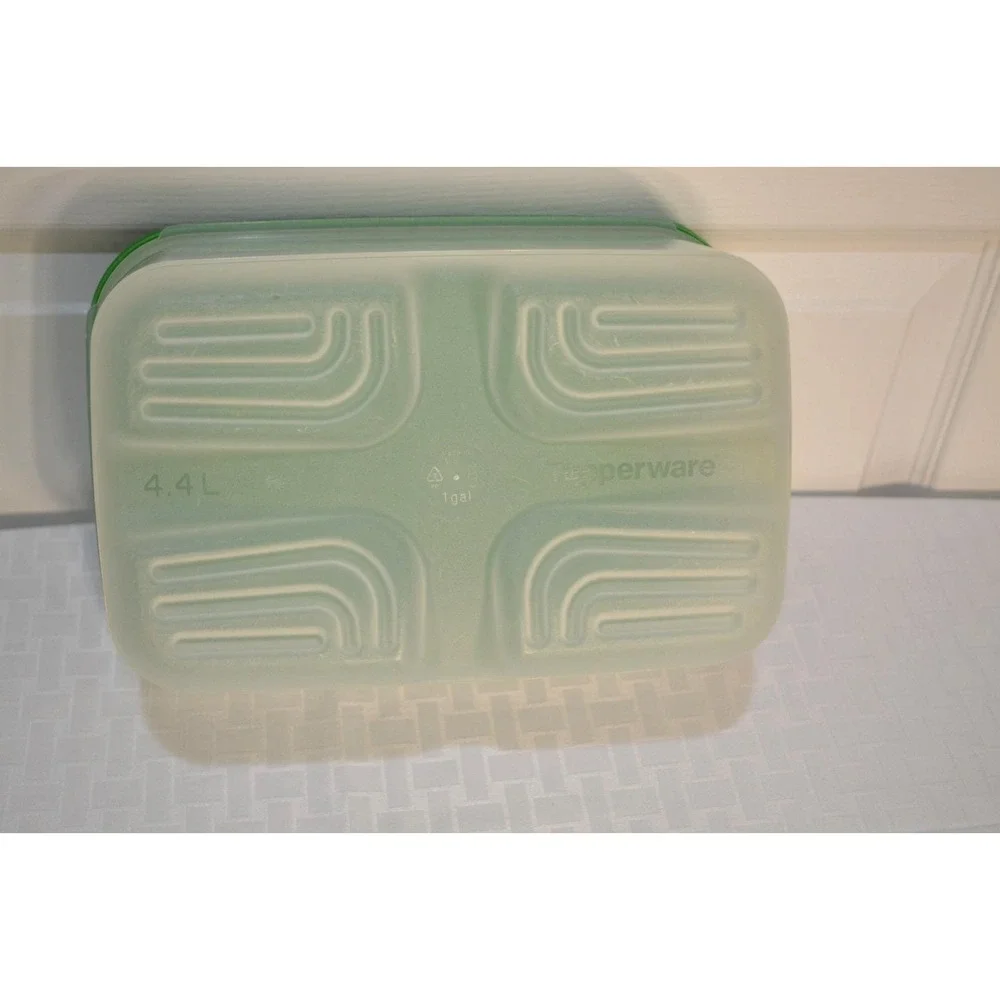 Tupperware FridgeSmart Storage Containers, 2 Pieces, 1.8L and 4.4L Capacity